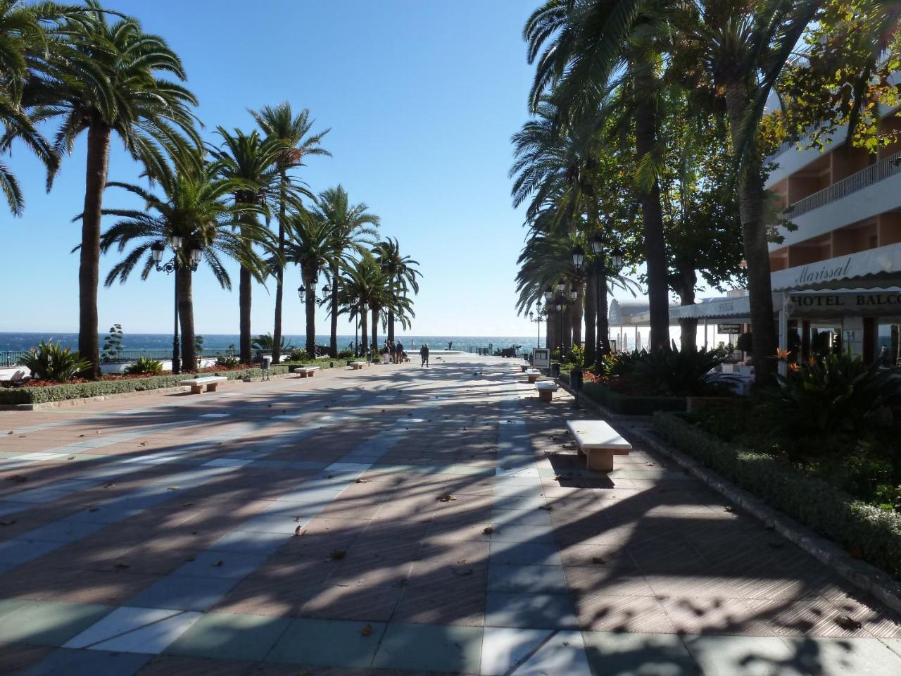 Apartment Burriana Nerja Exteriör bild